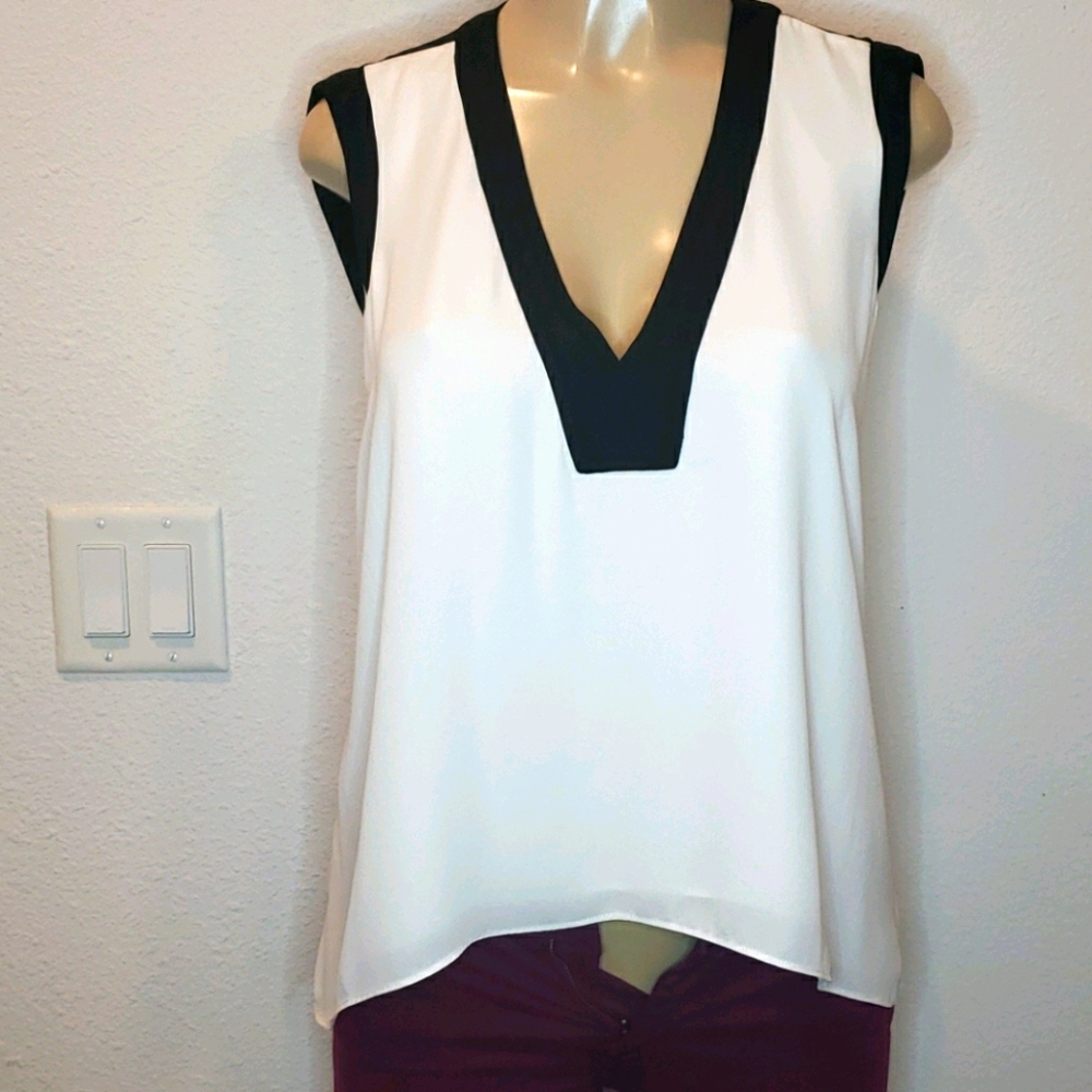 NEW BCBG high- low Top